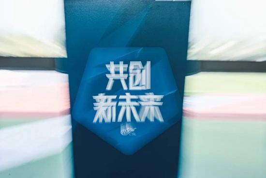 说着，费可欣又道：噢对了叶先生，我爷爷他对明年的回春丹拍卖会志在必得，说是一定要不惜一切代价拿到最后的整颗回春丹。